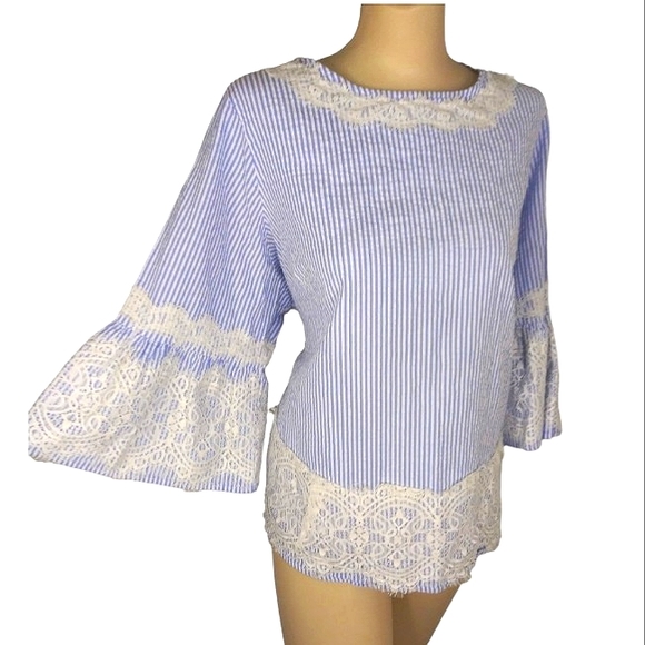 Lace trim flutter sleeve striped flowy blouse with rear eyelet tie detail - Picture 1 of 8